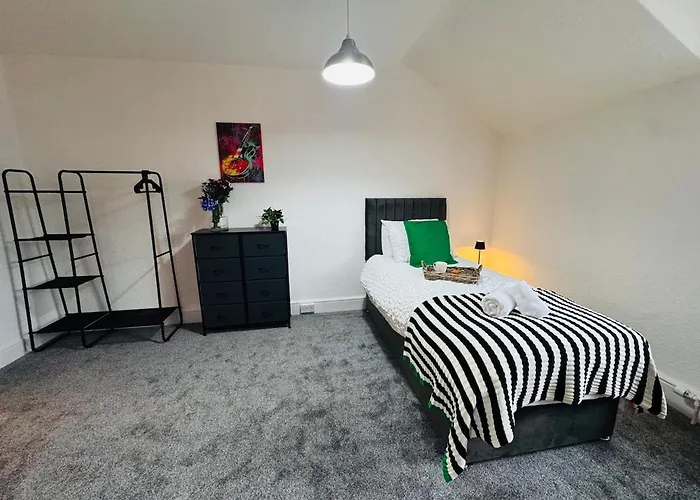 Vulcan - 3 Bedrooms - Sleeps 6 *