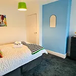 Quirky Vibe - 3 Bedrooms - Sleeps 6 Workington