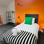 Quirky Vibe - 3 Bedrooms - Sleeps 6
