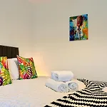 Quirky Vibe - 3 Bedrooms - Sleeps 6