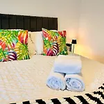 Quirky Vibe - 3 Bedrooms - Sleeps 6 Workington