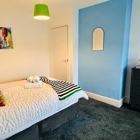 Quirky Vibe - 3 Bedrooms - Sleeps 6 Workington