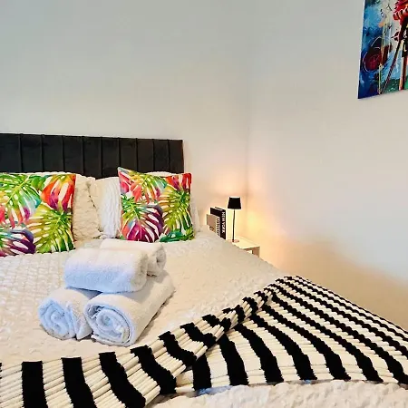 Quirky Vibe - 3 Bedrooms - Sleeps 6 Apartment Workington