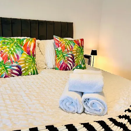Quirky Vibe - 3 Bedrooms - Sleeps 6 Workington