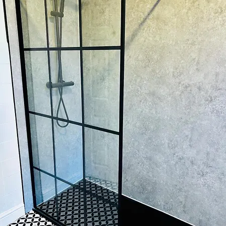 Quirky Vibe - 3 Bedrooms - Sleeps 6
