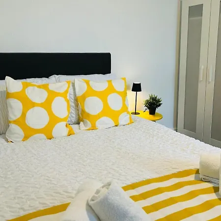 Quirky Vibe - 3 Bedrooms - Sleeps 6