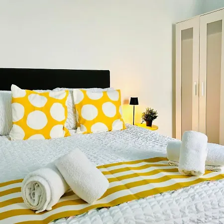 Apartment Quirky Vibe - 3 Bedrooms - Sleeps 6 Workington