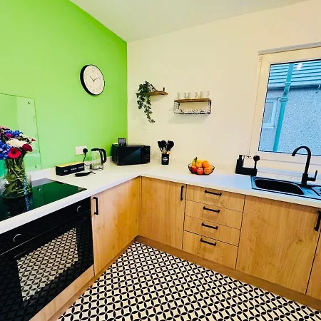 Apartment Quirky Vibe - 3 Bedrooms - Sleeps 6 Workington