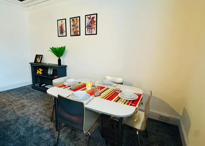 Quirky Vibe - 3 Bedrooms - Sleeps 6