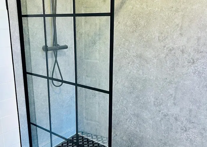 Quirky Vibe - 3 Bedrooms - Sleeps 6