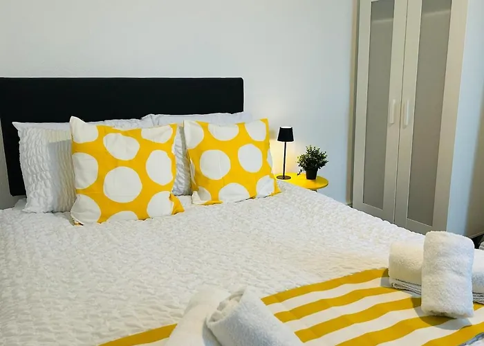 Quirky Vibe - 3 Bedrooms - Sleeps 6