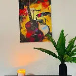 Quirky Vibe - 3 Bedrooms - Sleeps 6 Apartment