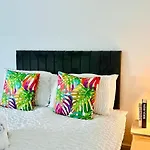 Apartment Quirky Vibe - 3 Bedrooms - Sleeps 6 Workington