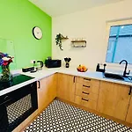 Apartment Quirky Vibe - 3 Bedrooms - Sleeps 6 Workington