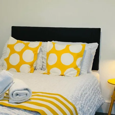 Quirky Vibe - 3 Bedrooms - Sleeps 6 Workington